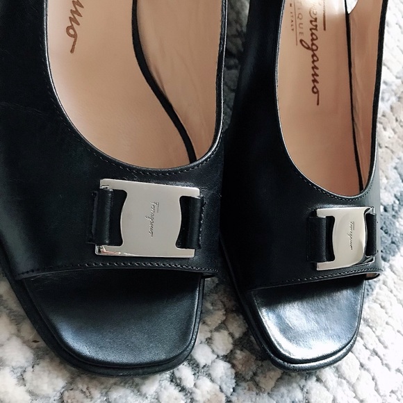 🚫SOLD!! 02/10🚫SALVATORE FERRAGAMO Vara Sandals-7 - Picture 2 of 8